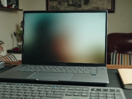 Asus Vivobook S16 convince per il lavoro, con uno schermo da 16 pollici QWERTYmag