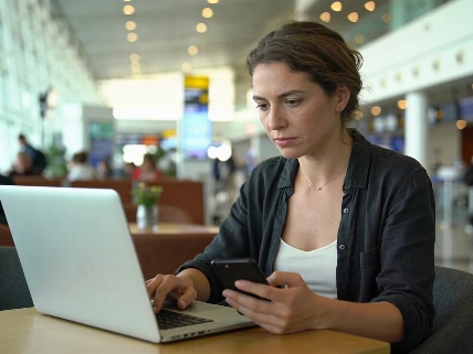 Internet in vacanza: come proteggere i dati da reti pubbliche e accessi falsi QWERTYmag
