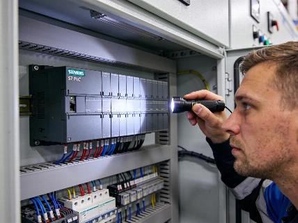 Allarme USA: attacchi AI contro PLC Siemens nelle infrastrutture critiche QWERTYmag