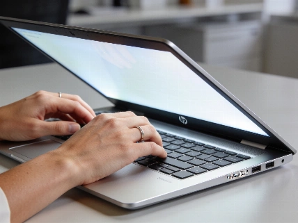HP EliteBook X G2i alza l'asticella nei notebook business ultraleggeri QWERTYmag