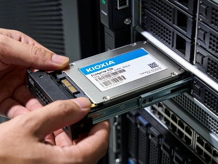 Kioxia CM9-R 15,36TB E3.S Gen5: scrittura veloce per i data center QWERTYmag
