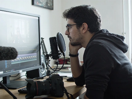 YouTube e AI: le etichette non bastano a fermare i contenuti ingannevoli QWERTYmag