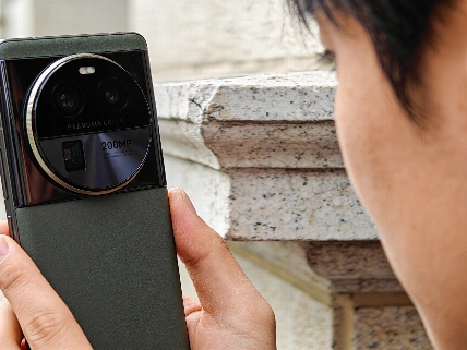vivo X500 Pro Max punta tutto sul teleobiettivo da 200MP QWERTYmag