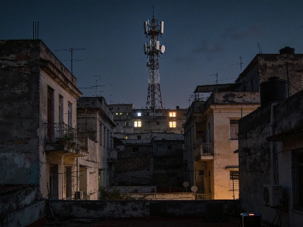 Cuba rivendica la sovranità digitale, ma i blackout colpiscono QWERTYmag