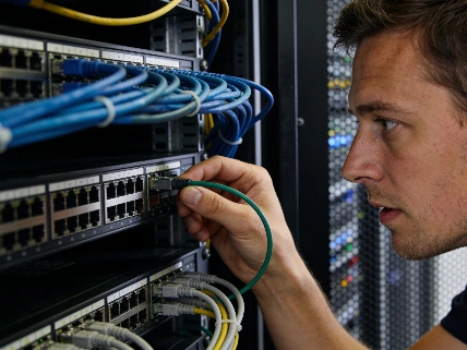 Attacchi AI e vulnerabilità: la settimana nera della sicurezza digitale QWERTYmag