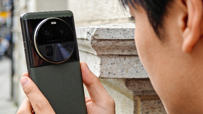 vivo X500 Pro Max punta tutto sul teleobiettivo da 200MP QWERTYmag